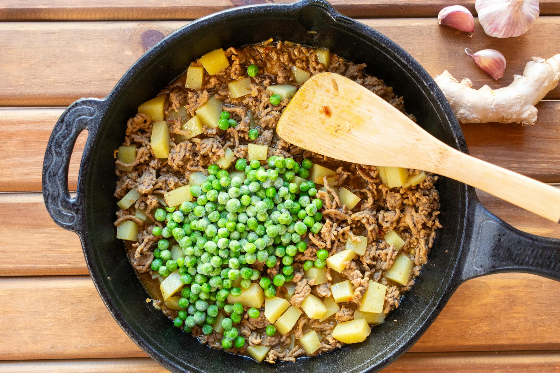 Reis-Hack-Pfanne mit Paprika und Mais
