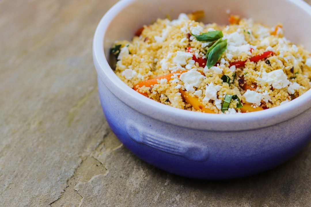 Schnelle Couscous-Pfanne mit Gemüse und Feta