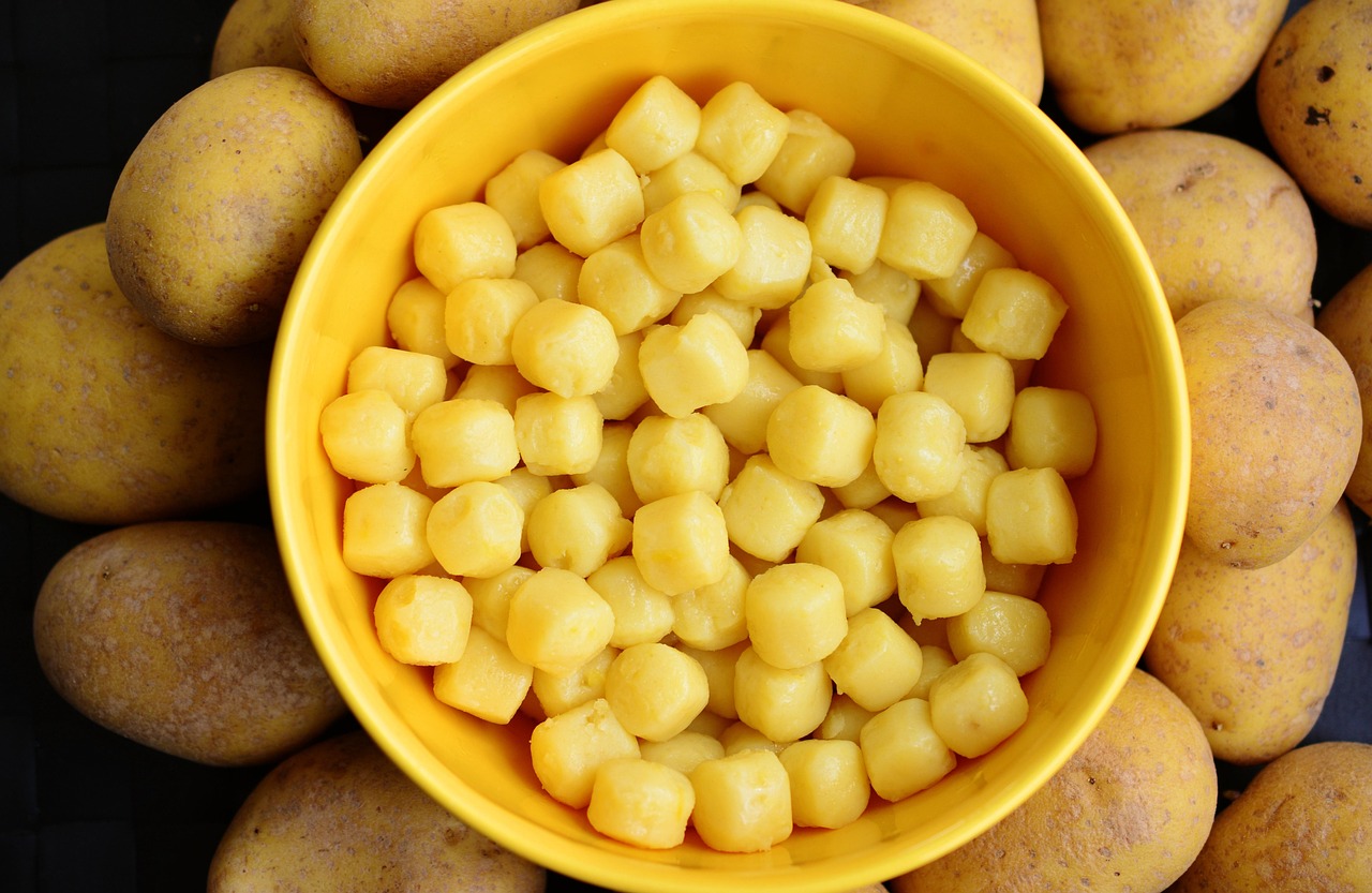 Schnelle Gnocchi-Pfanne mit Erbsen und Schinken