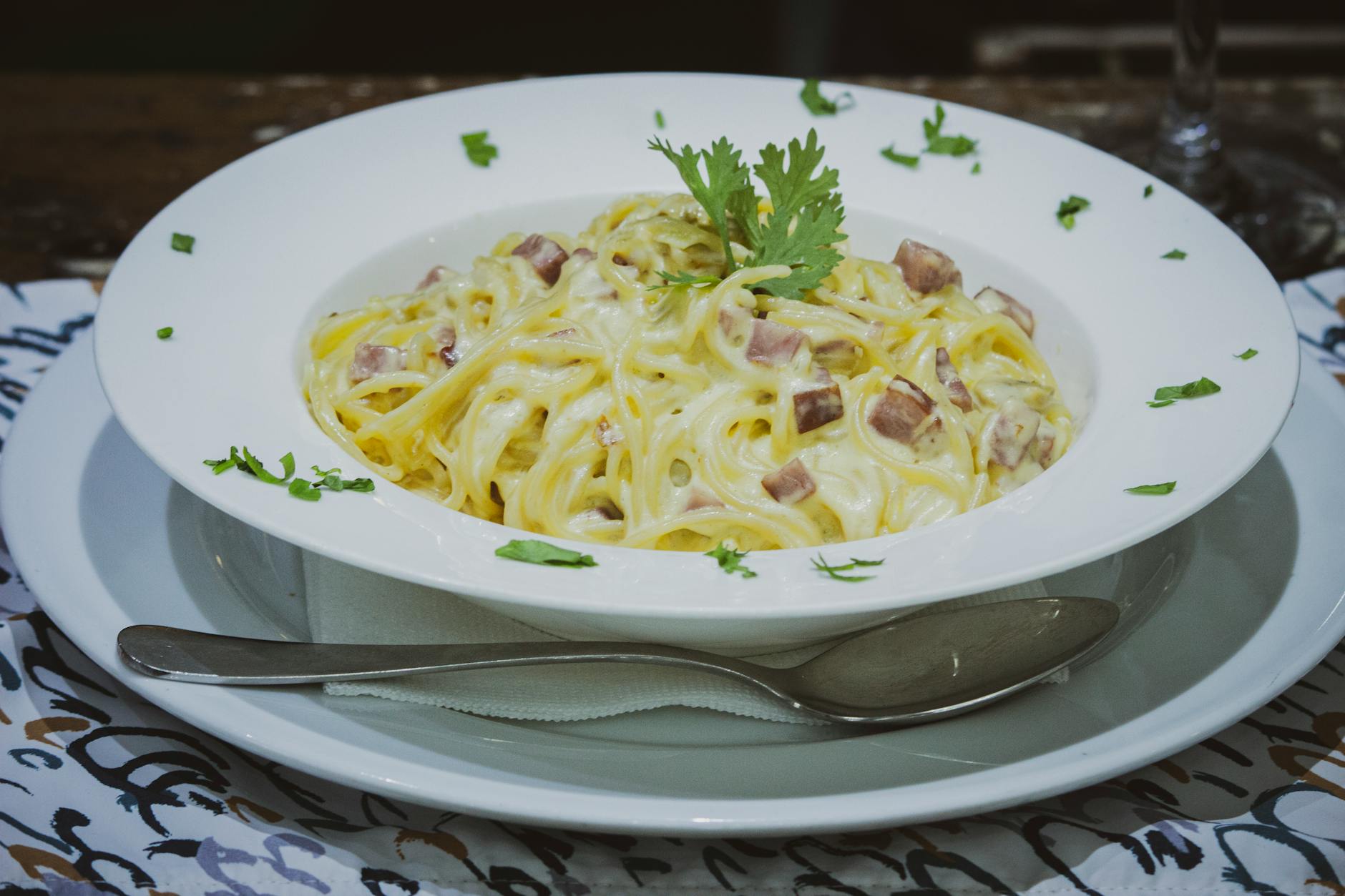 Schnelle Schinken-Erbsen-Pasta für stressige Tage