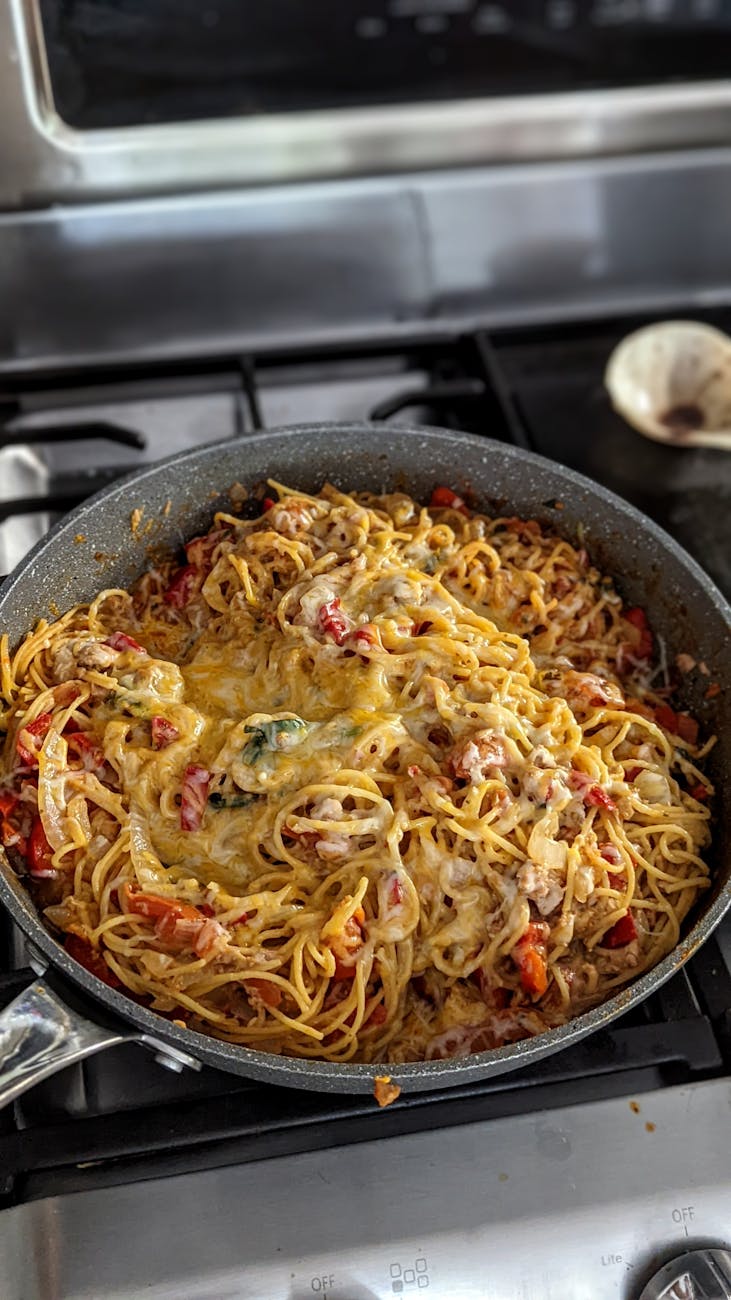 Schnelle Thunfisch-Nudelpfanne für den Feierabend